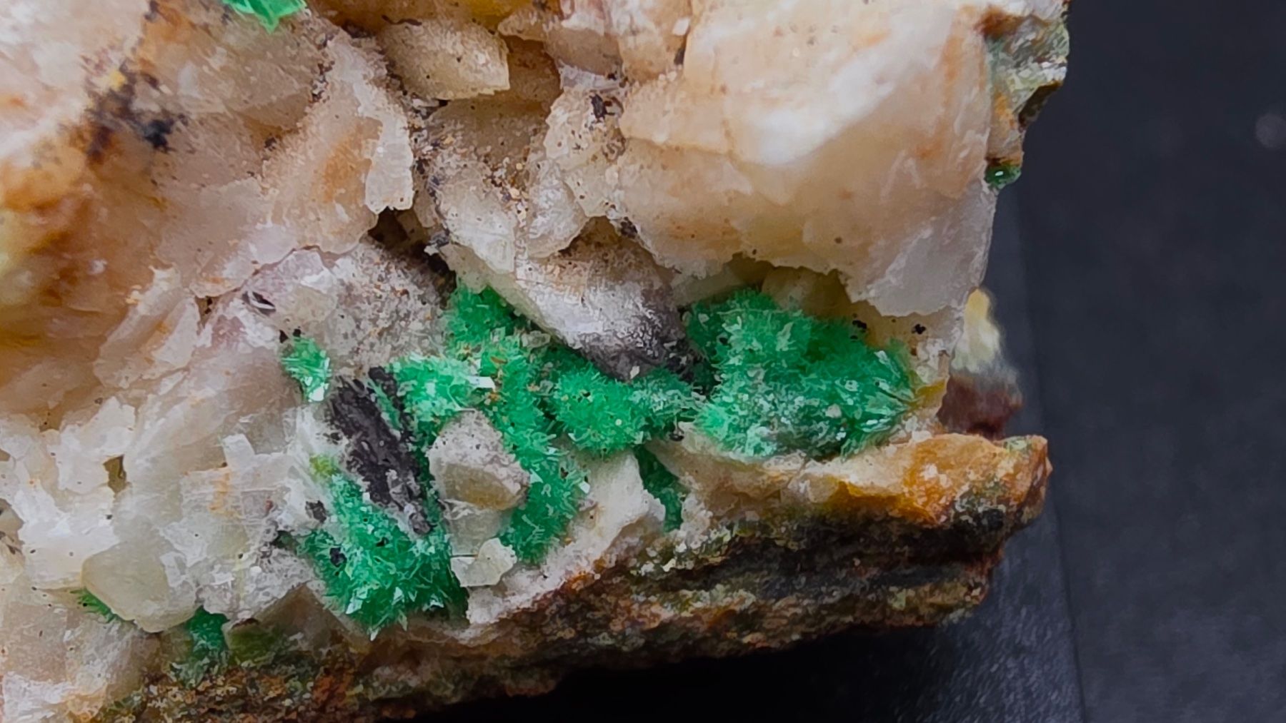 Minerali & Pietre curative: Annabergite from Lavrion Mining District, Attica, Greece – Usato da Figino venduto da panshop 2