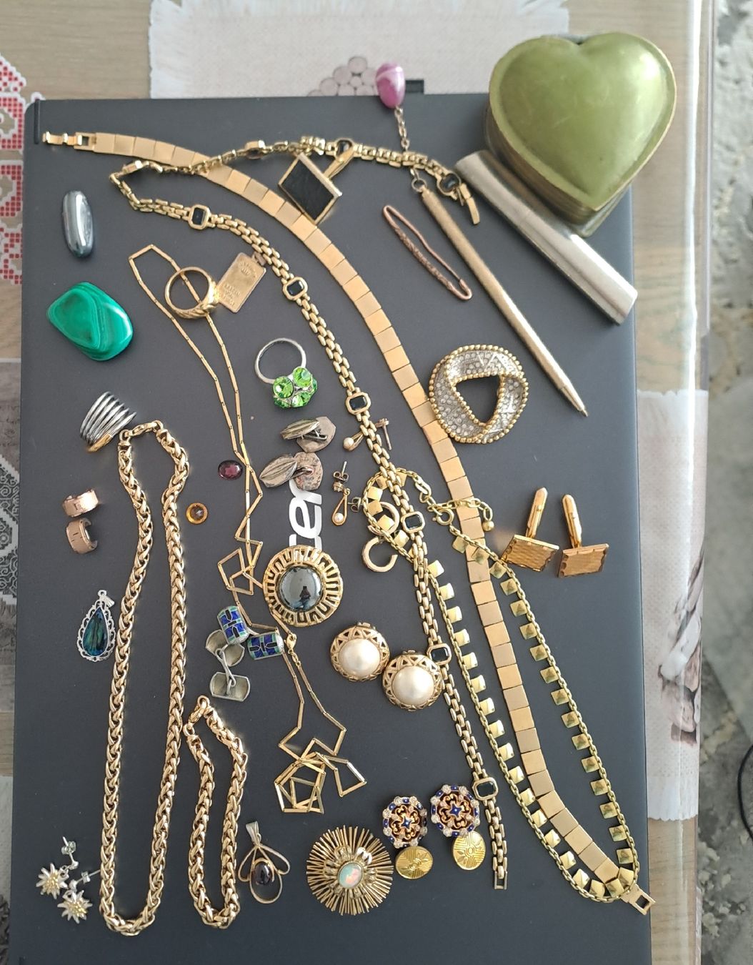 Sonstiger Schmuck: Schmuck lot nr.1 – Defekt aus Neuhausen am Rheinfall von Waly...