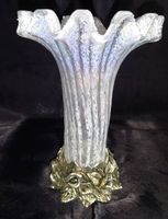 Vase mit Bronzefuss - Grösse 21 cm -