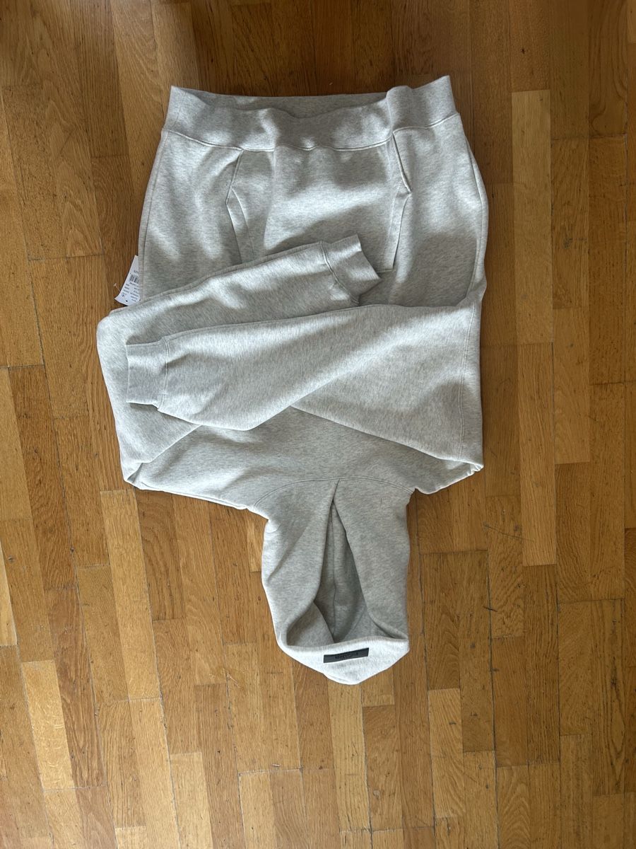 Kleiderpakete: Essentials Tracksuit – Neu (gemäss Beschreibung) aus Zürich von MrMoin