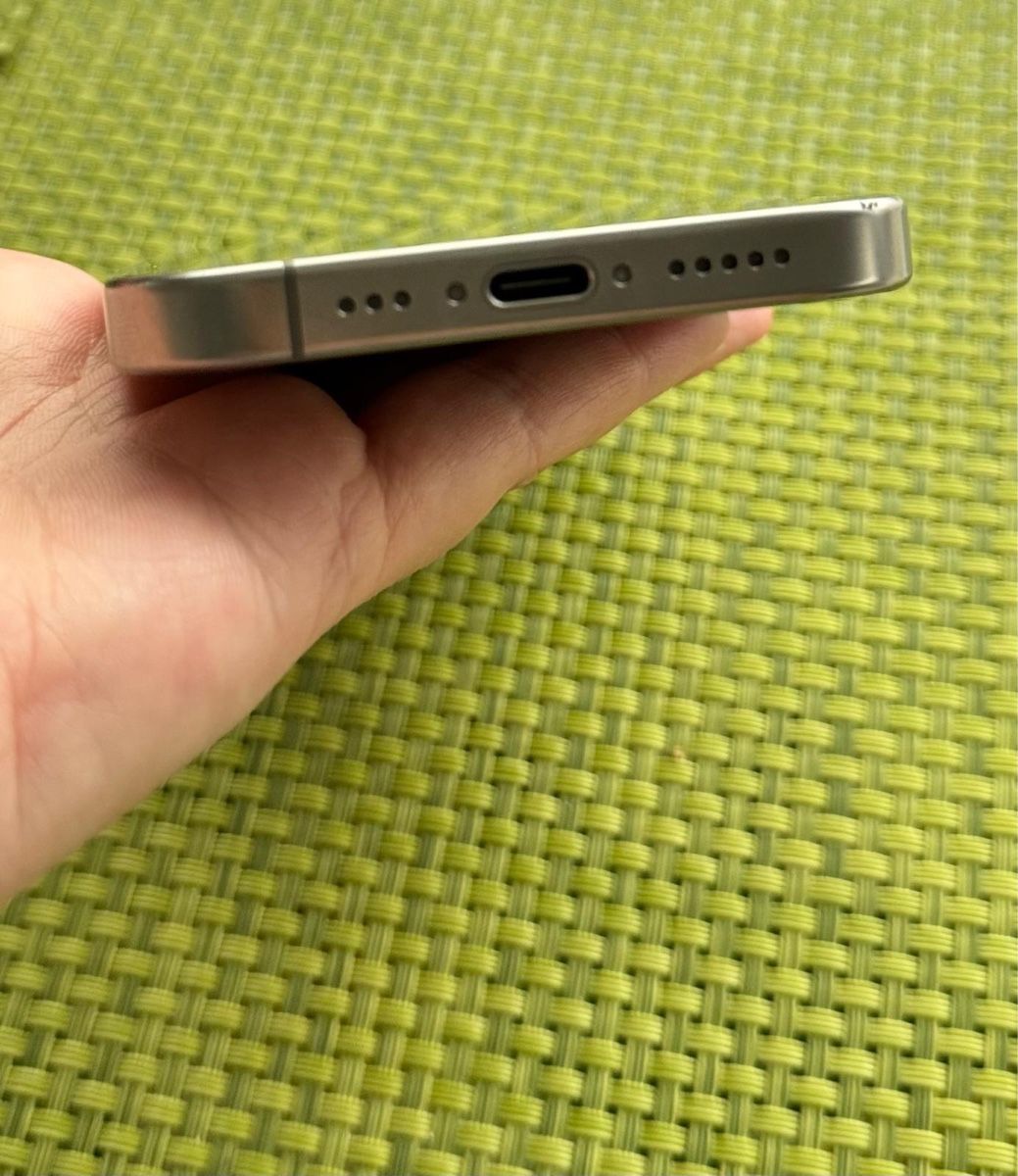 Apple Portables: iPhone 16 Pro 1Tb – D'occasion à Rüti ZH par nazaruch1 1