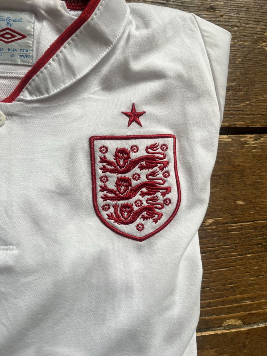 Umbro Canottiere & Pantaloni: Maillot Angleterre Umbro Taille M/L blanc brodé – Usato da Baulmes venduto da resel_.tm 2