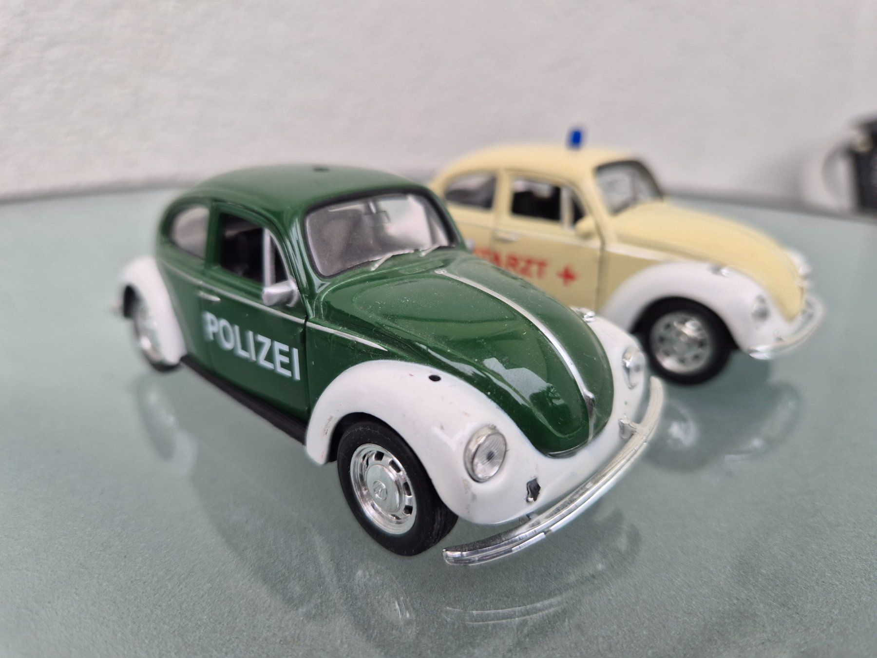 Volkswagen Modellini d'auto: VW Käfer Police + Artzt. 13:2 – Usato da Oberbuchsiten venduto da laffite54 5