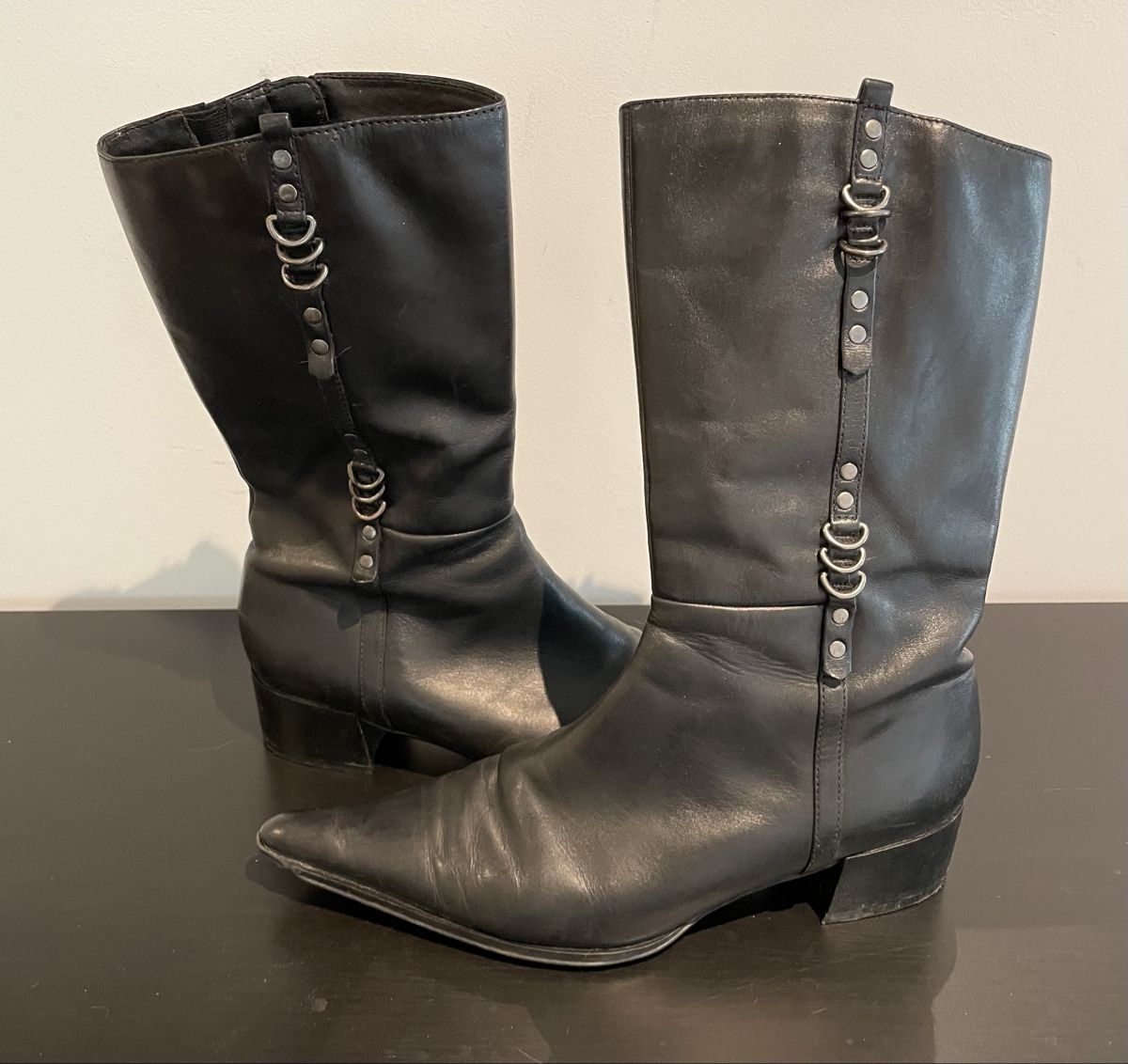 Damenschuhe: Spitzige Stiefel – Gebraucht aus Zofingen von silbosja 1