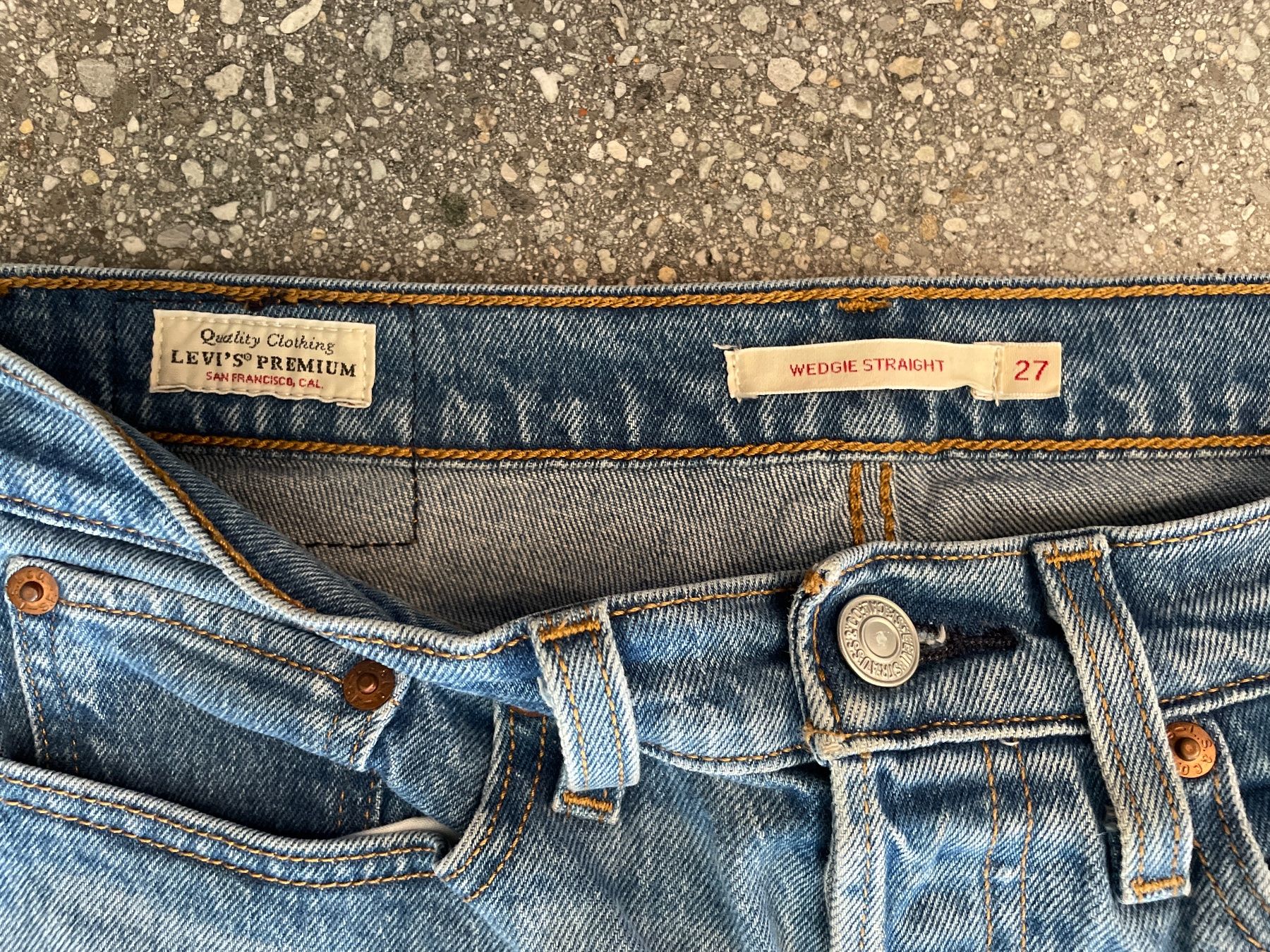 Levi's Jeans: Jeans Levi's taille 27 – D'occasion à Flanthey par henriette83 2