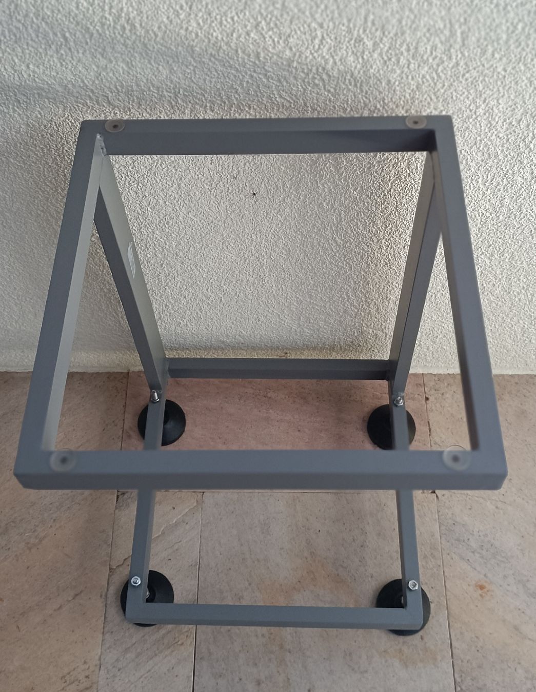 Sonstige Dekorationen & Accessoires: Beistelltisch Standfuss verstellbar.  – Gebraucht aus Wengi b. Büren von Rrehli 2