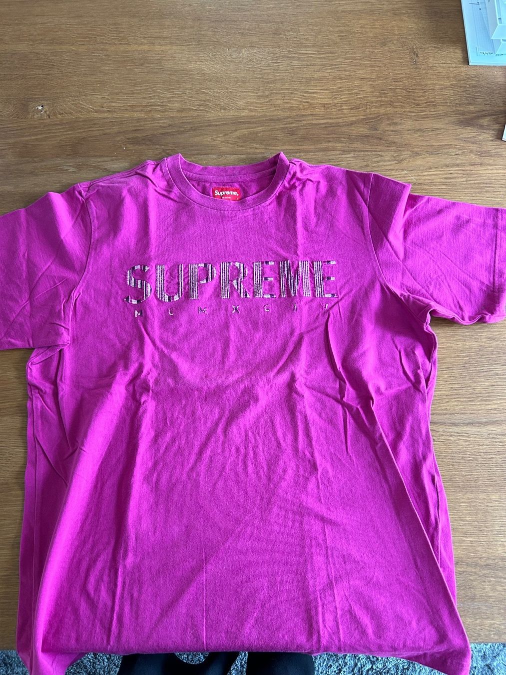 Supreme T-Shirts: T-Shirt Supreme Gradient Logo Tee NEU – Neu (gemäss Beschreibung) aus Lotzwil von lan_qr2y 1