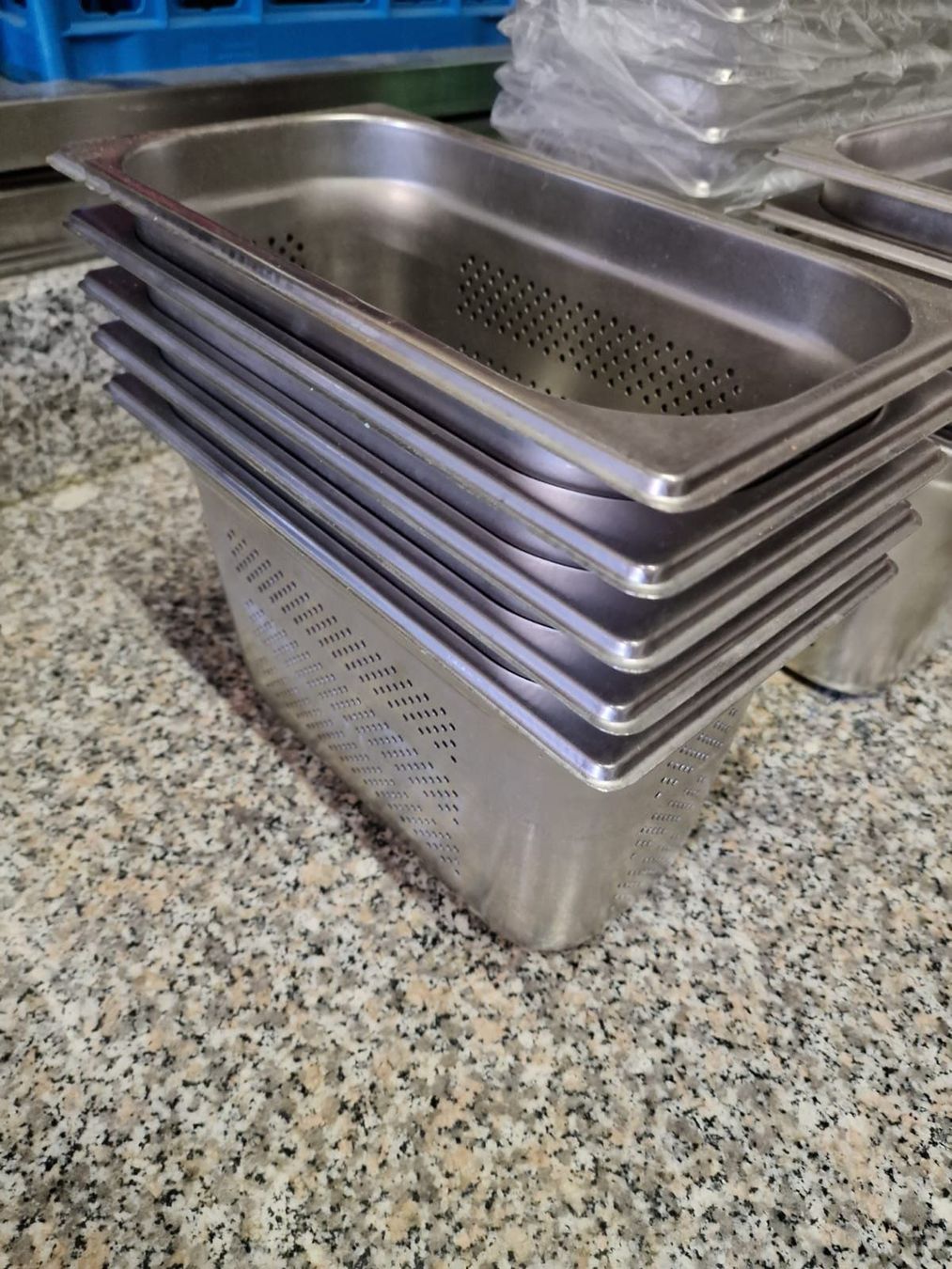 Cucine complete: GN Behälter 1/3 gelocht – Usato da Wuppenau venduto da Gastro-Wuppenau