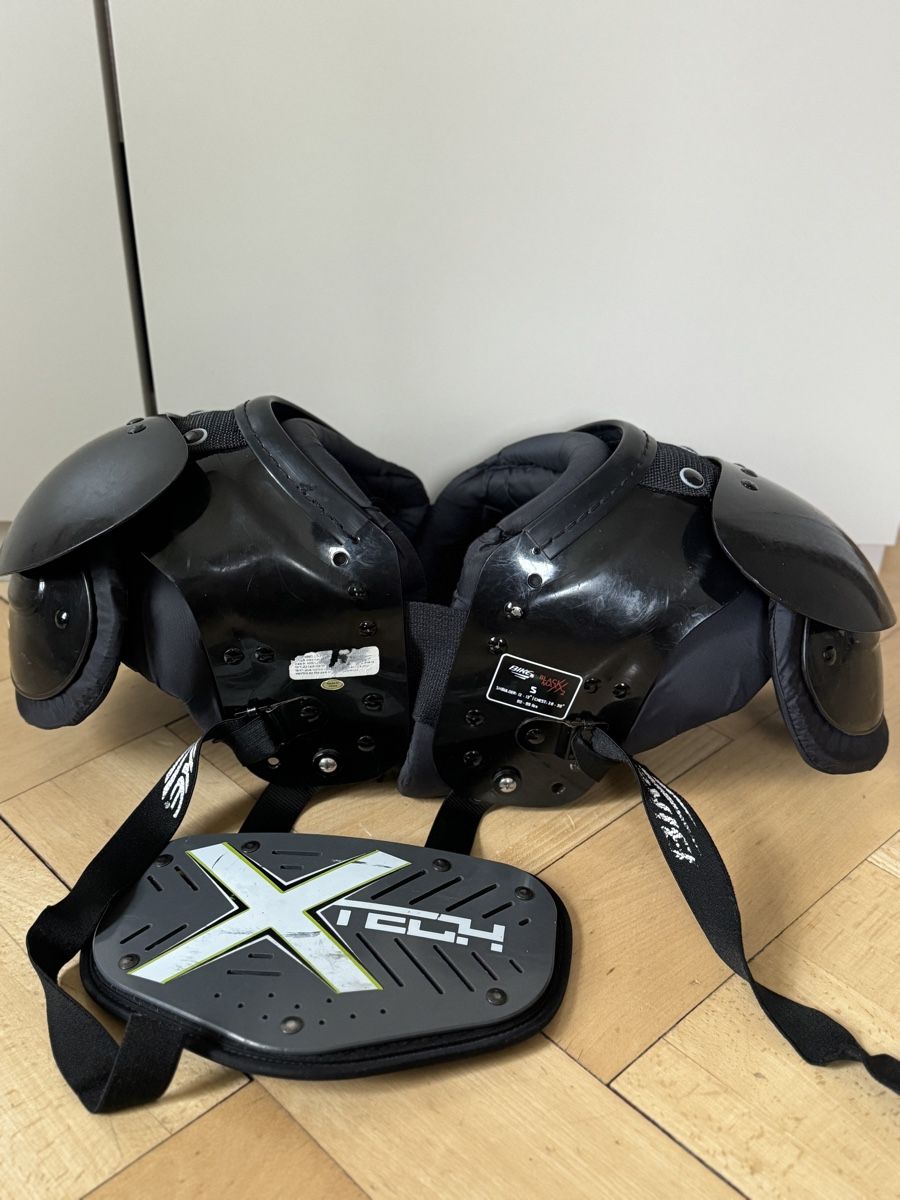 Protezioni & Imbottiture: Black Maxx Shoulder Pads Grösse L inkl. Back Plate – Usato da Bern venduto da Sonne26Mond