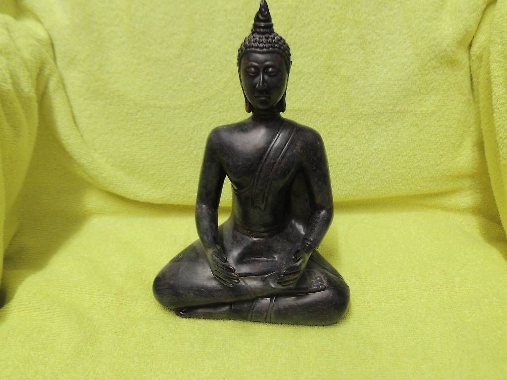 Sculptures & Statues: Sitzender Buddha aus Kunststoff – D'occasion à Mollis par Hg