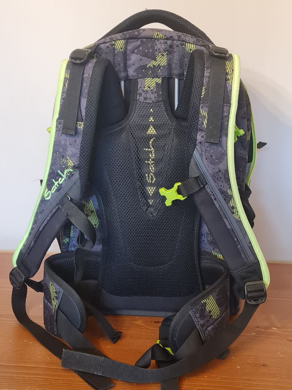 Satch Borse & Zaini: Satch Schulrucksack Grau / Grüngelb (gebraucht) – Usato da Uetendorf venduto da ueefred 1