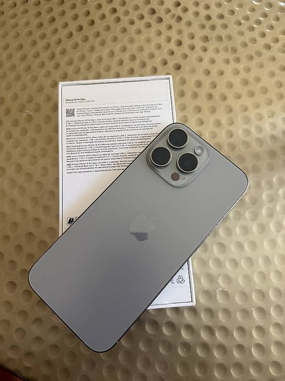 Telefoni cellulari / Smartphones: iPhone 16 pro Max 512go  – Usato da Lausanne venduto da you_2y7g
