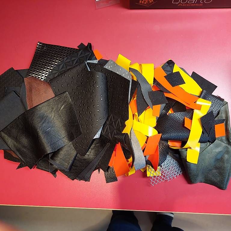 Stoffe: Lederresten 900 gr – Gebraucht aus Rothenburg von tulpestross