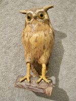 Eule Kauz auf Holz Ast handgefertigte Figur Natur Material