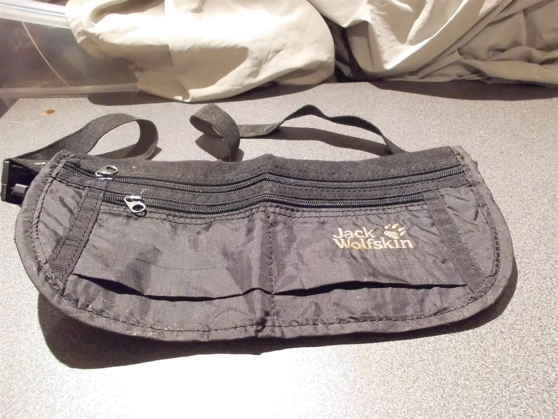 Jack Wolfskin Sacs femmes: Bauchtasche Jack Wolfskin, schwarz – D'occasion à Zürich par abraxas1291