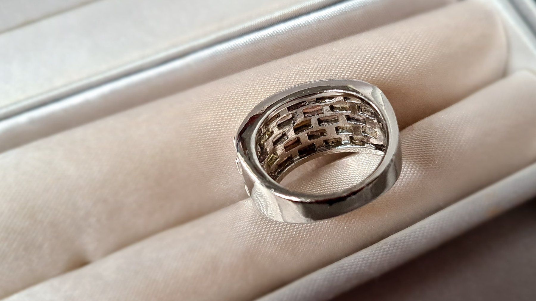 Bagues: Ring silberfarben mit farbigen Glitzersteinen – D'occasion à Frauenfeld par Purzli 2
