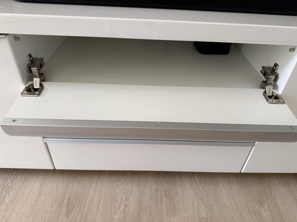 Ikea Mobili TV: TV Möbel weiss glänzend – Usato da Schwerzenbach venduto da Rivi2 2