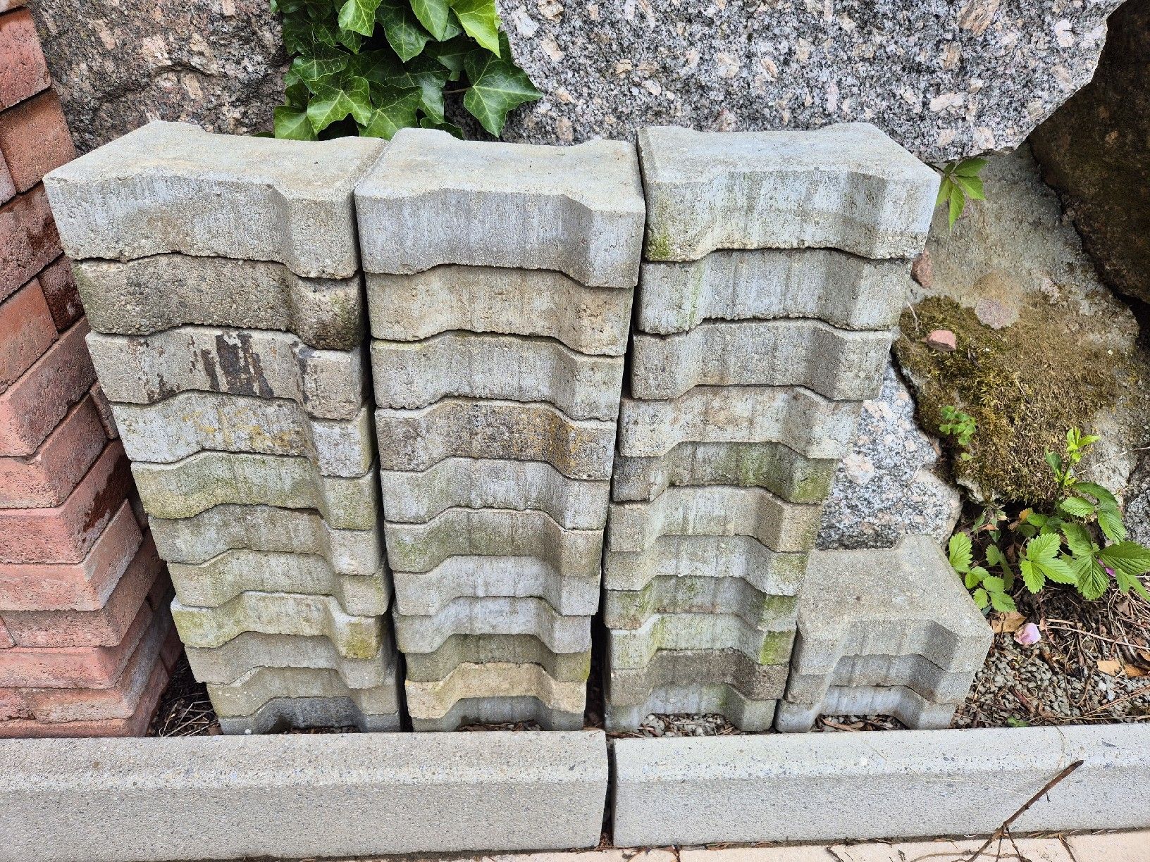 Rivestimenti per pavimenti: 36 Verbundsteine H / Doppel-T – Usato da Pfaffnau venduto da furush6