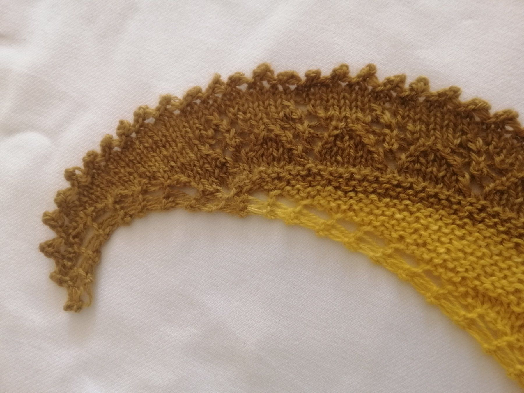 Foulard & Sciarpe: Schultertuch "Sweetcorn" mit Alpaca / Seide NEU – Nuovo (secondo la descrizione) da Langenthal venduto da Handstrick