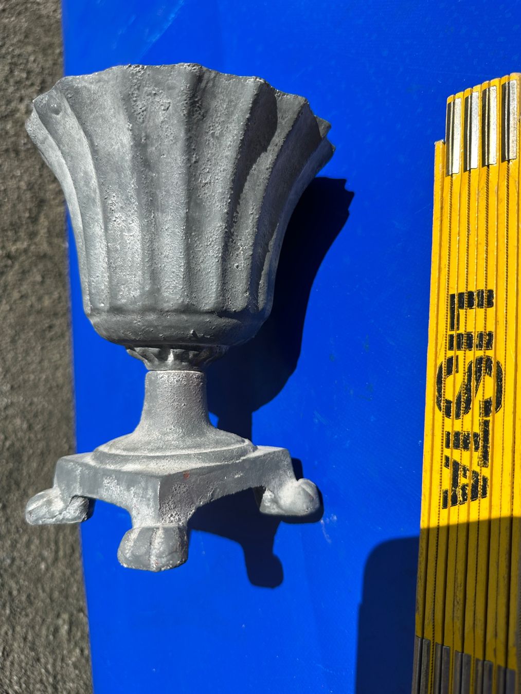 Vasi per fiori: Gusseisen Amfore Pflanzgefäss Amphore – Usato da Zürich venduto da atlantis77 3