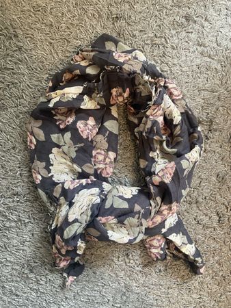 Schöner Sommer Schal mit Blumenmuster, Top Zustand!