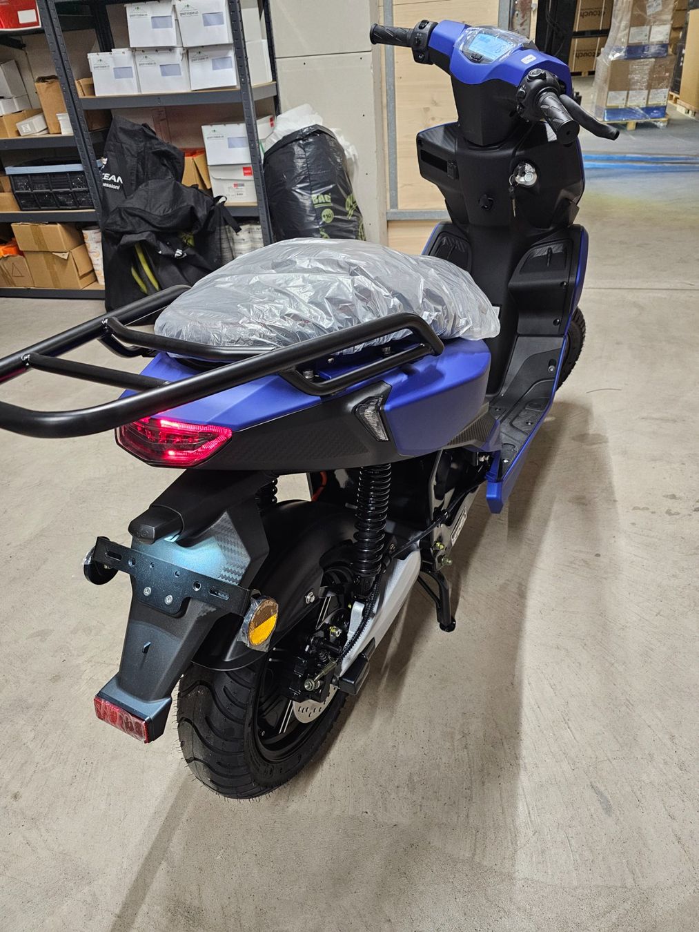 Scooter: E-Roller mit 3KW Bosch Radnabenmotor – Nuovo e nell'imballaggio originale da Bünzen venduto da MRB_Services 2