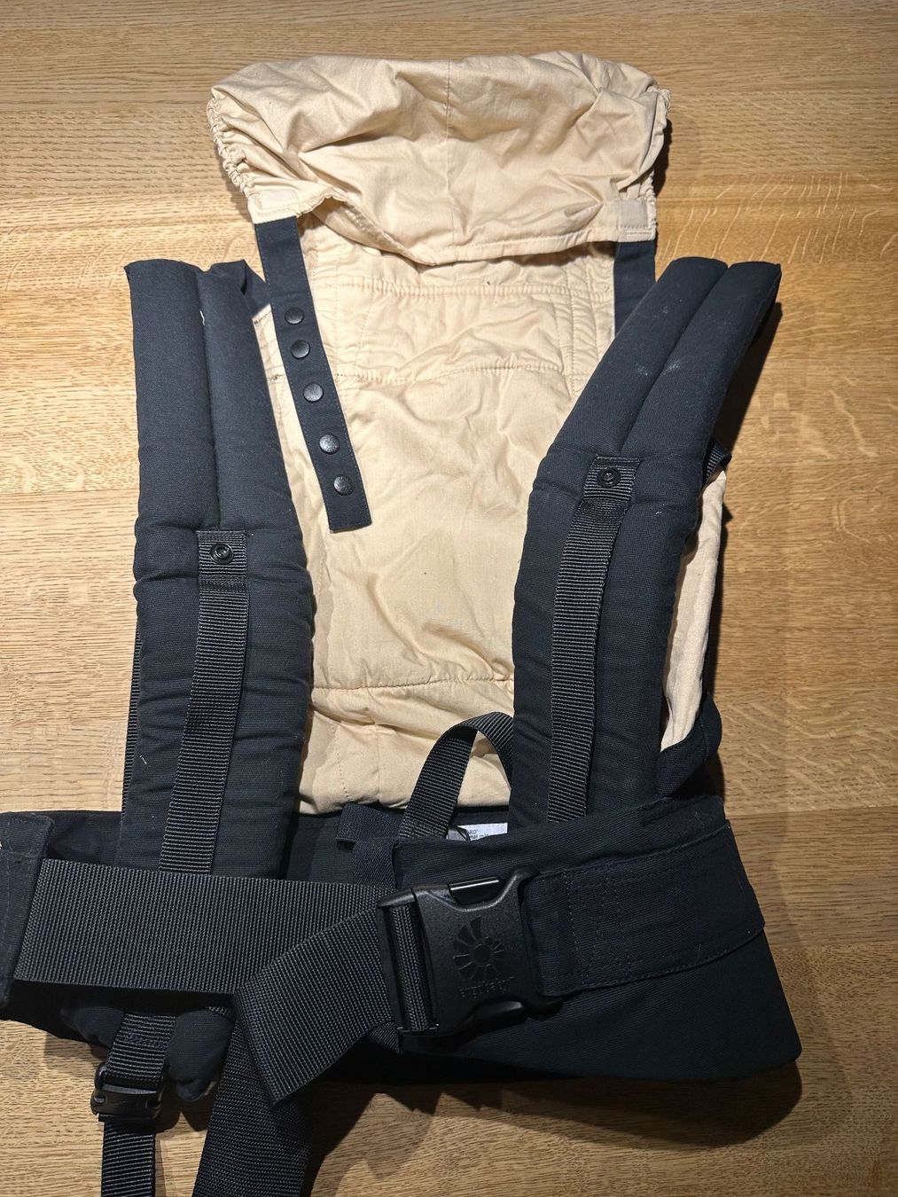 Ergo Baby Marsupi portabebè: Original Ergobaby Trage inkl. Newborn Einsatz – Usato da Egerkingen venduto da Claudia_Flury