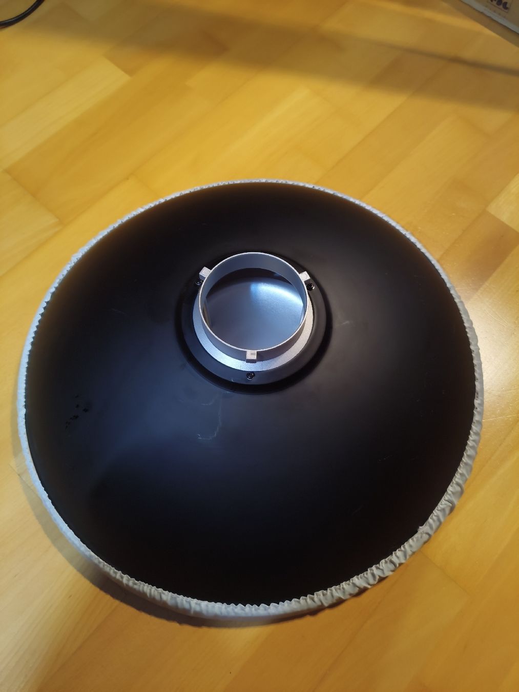 Paralumi: Beauty Dish Reflektor – Usato da Malans GR venduto da JoCreations