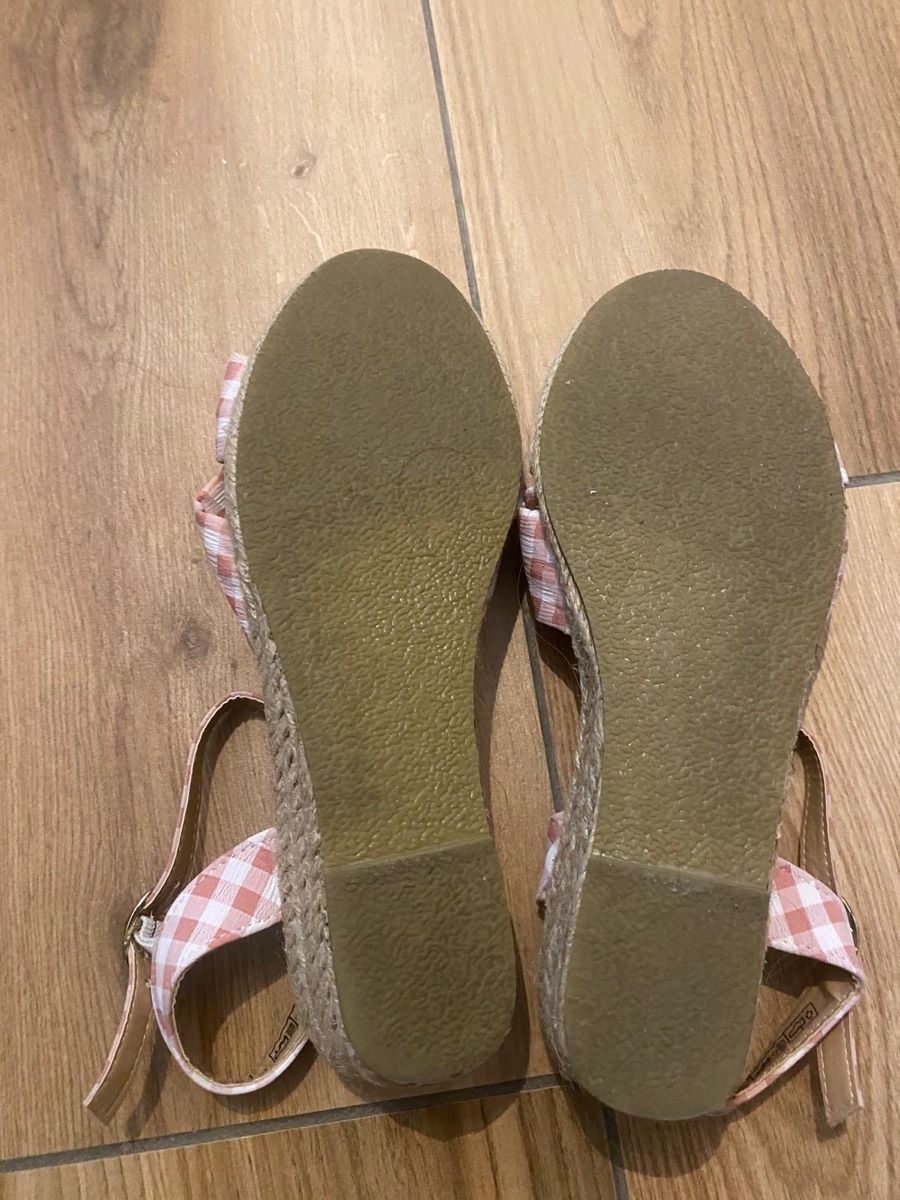 Scarpe per ragazze: Sandalen für Mädchen gr36 – Usato da Hinwil venduto da jua_t8vd 2