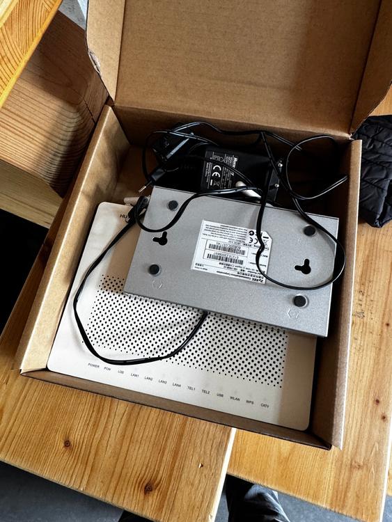 Zyxel Modem und Huawei Ethernet Switch, 2 Geräte, gebraucht (Gebraucht ...