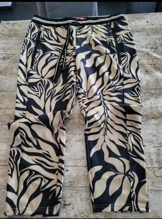 Street one Hose 