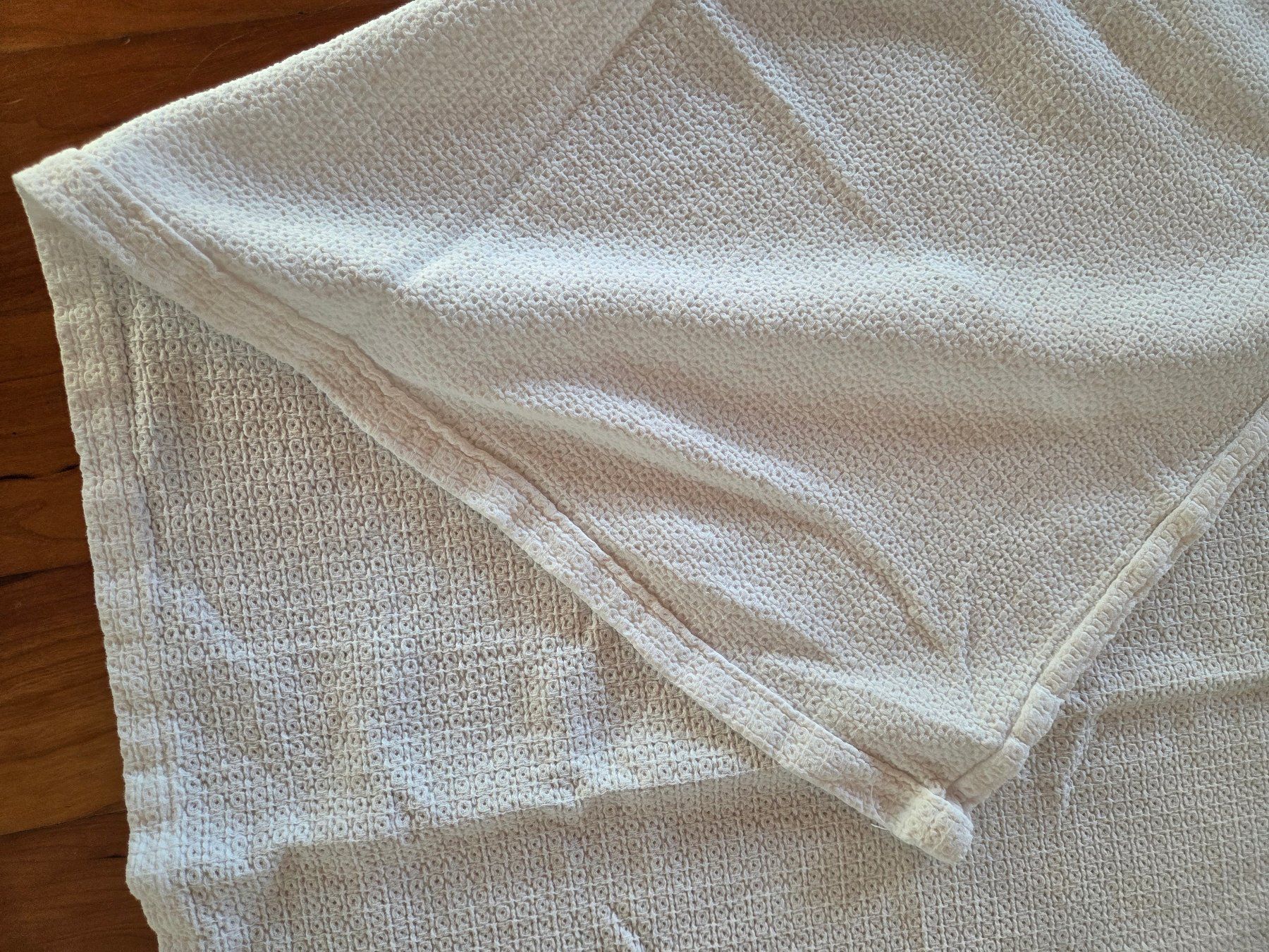 Coperte: 1 weisser Bettüberwurf / Decke – Usato da St. Gallen venduto da Razoon77 5