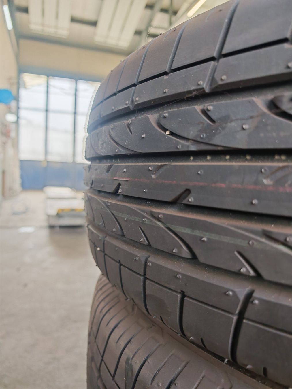 Pneumatici & Ruote complete: Bridgestone 235/65 R18 – Nuovo (secondo la descrizione) da Richenthal venduto da maenggi16 4