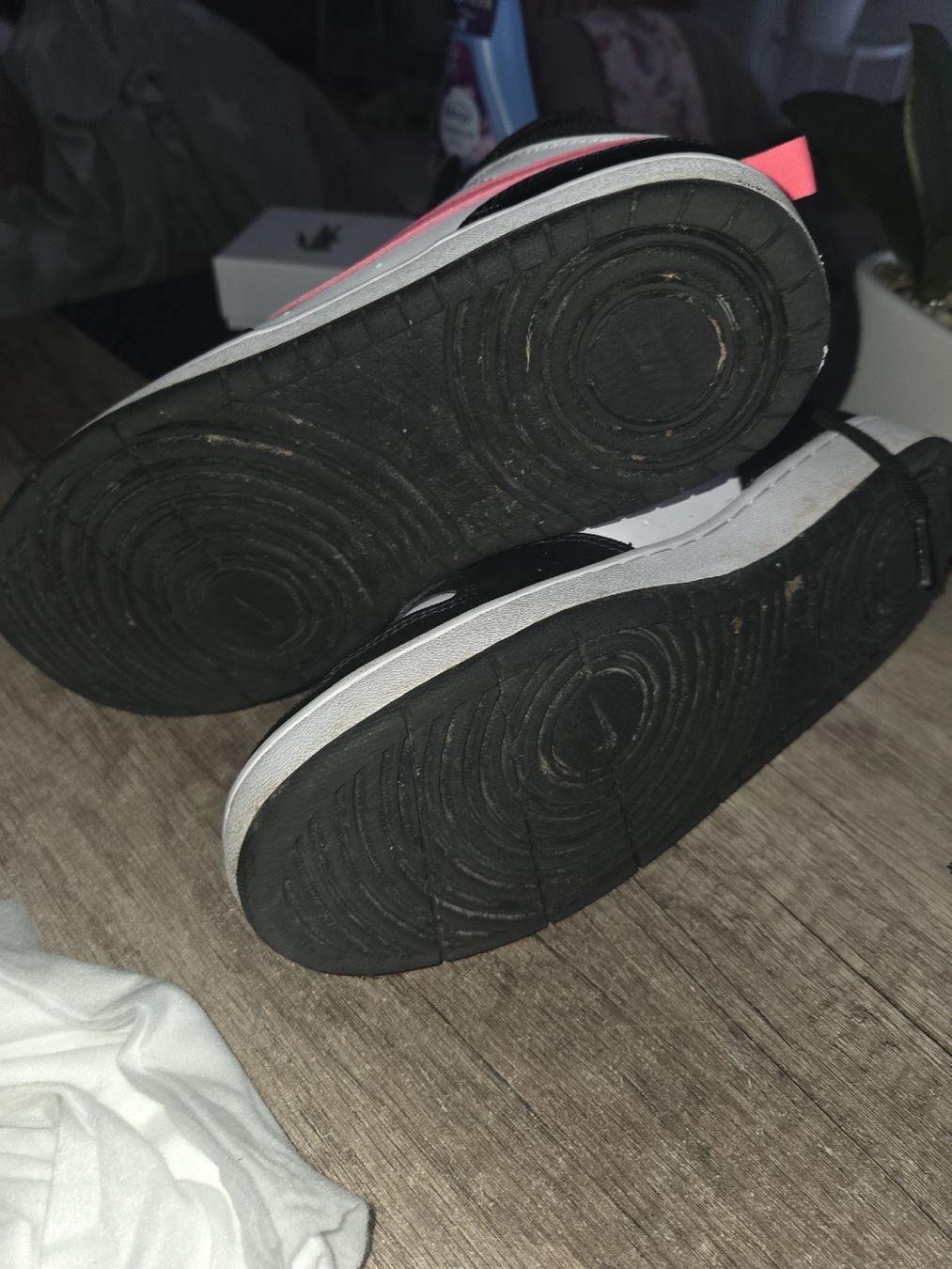 Nike Scarpe da donna: Nike  Grösse 40, Top Zustand – Usato da Utzenstorf venduto da Ernie_und_Bert 2