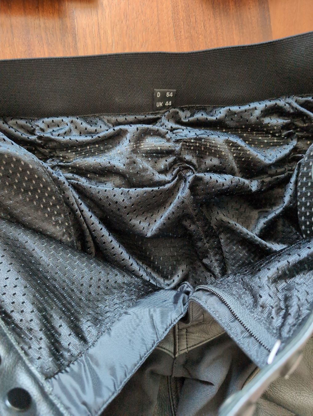Anzüge: Lederkombi Büse 2-teilig Grösse 54 gebraucht – Gebraucht aus Aesch BL von Basswelle 3