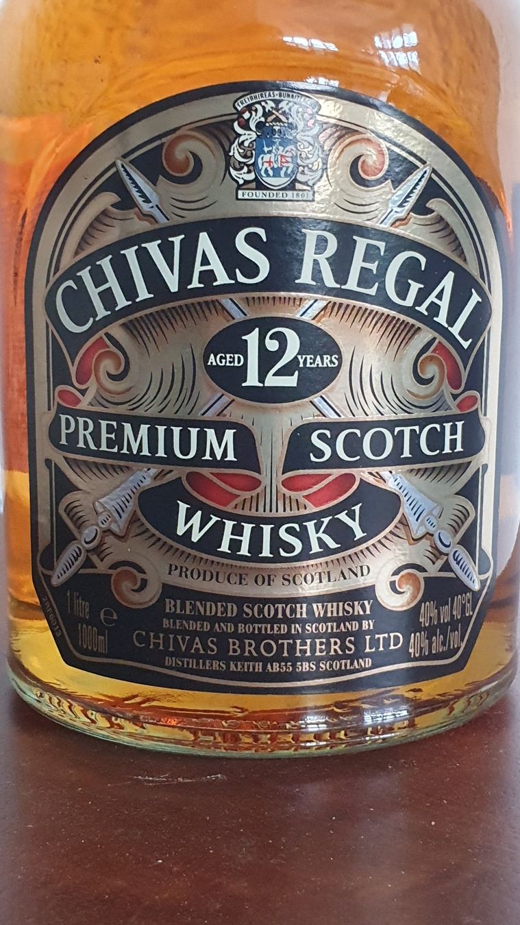 Chivas Regal Bevande alcoliche: Chivas Regal Premium Scotch Whisky – Nuovo e nell'imballaggio originale da Küssnacht am Rigi venduto da Tgoessi 3