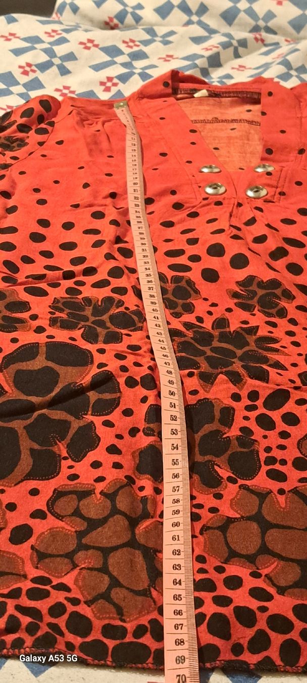 Blusen: Stylish red tunic with black flowers, size S – Gebraucht aus Bern von mahilini 3