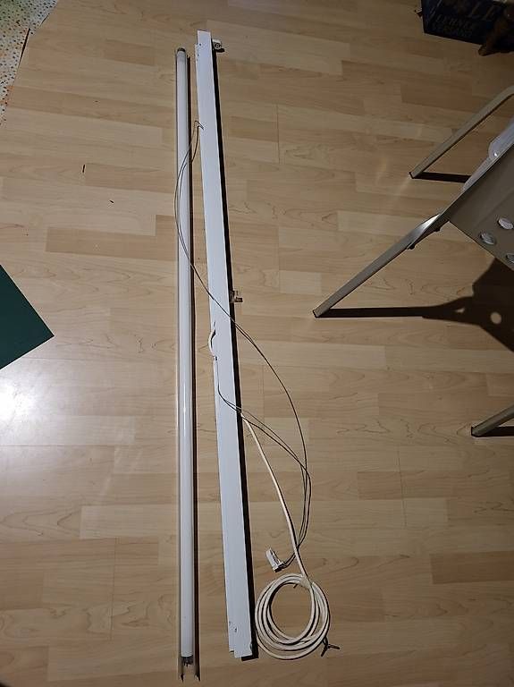 Lampade: FL Leuchte 58W – Usato da Utzigen venduto da kramu1 2