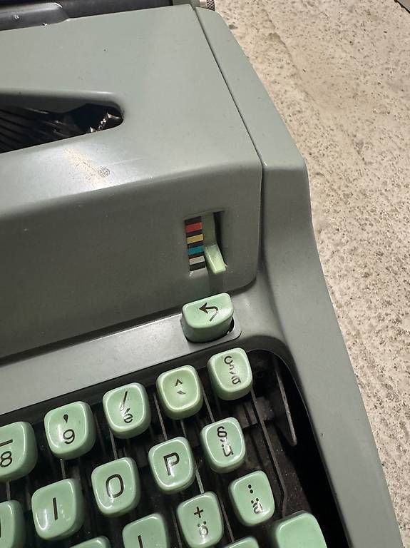 Hermès Macchine da scrivere: Machine à écrire Hermes Média 3 – Usato da VEVEY venduto da prussian_blue 2