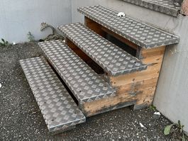 Treppen Metall Riffelblech Holz Aussentreppe gebraucht