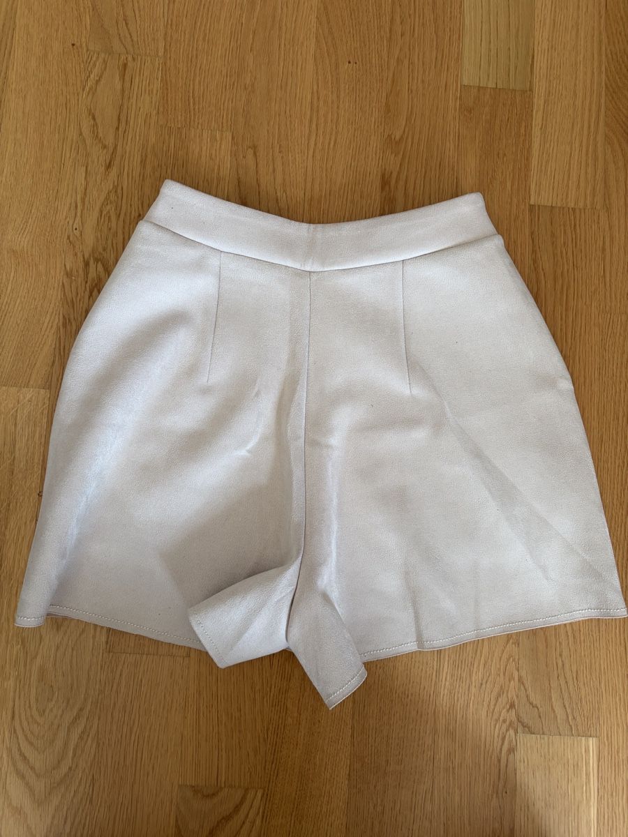 Zara Pantaloni: Zara Shorts hellbeige Grösse S  – Usato da Zürich venduto da krisiquak12 1
