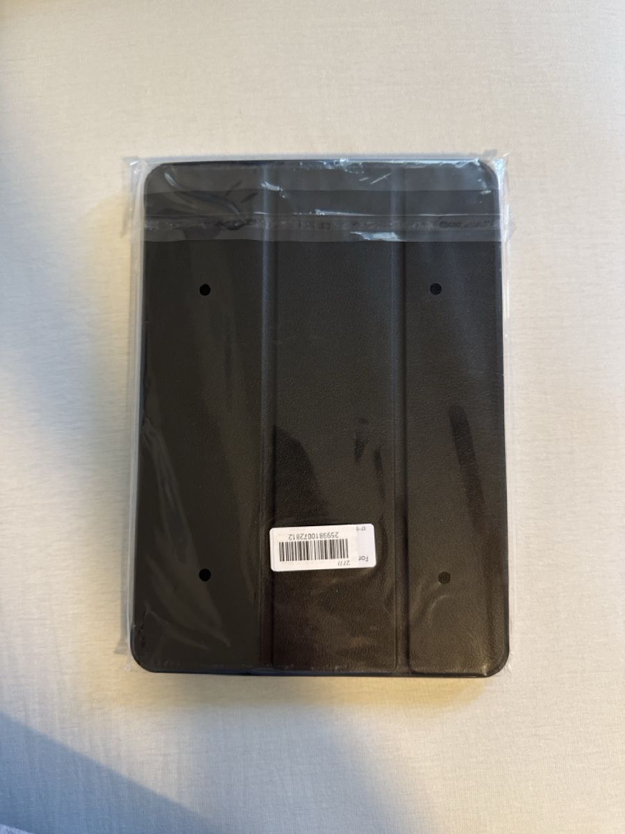 Covers & Taschen: Ipad Pro 11“ 2024 Hülle – Neu und originalverpackt aus Zürich von noa_hy2q 1