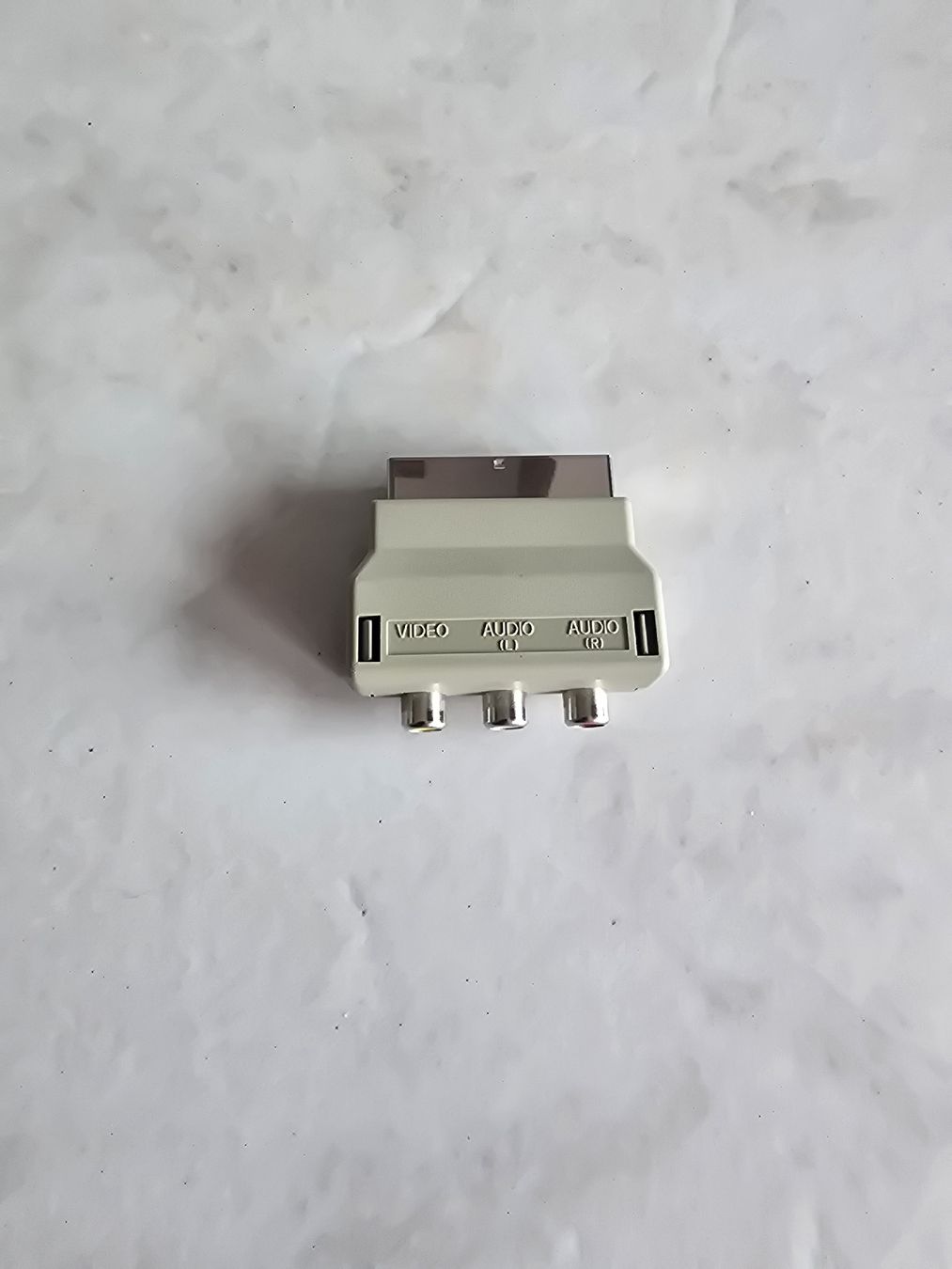Laufwerke & Adapter: Scart zu Cinch Adapter Video Audio – Gebraucht aus Lausen von otiv89