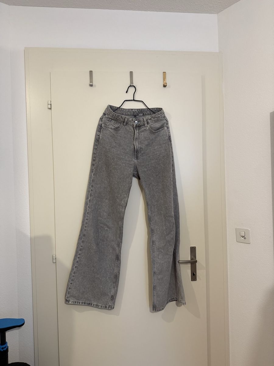 Jeans: Jeans grau High-Waist (Gr. 36) – Usato da Luzern venduto da vqu_8gks 4