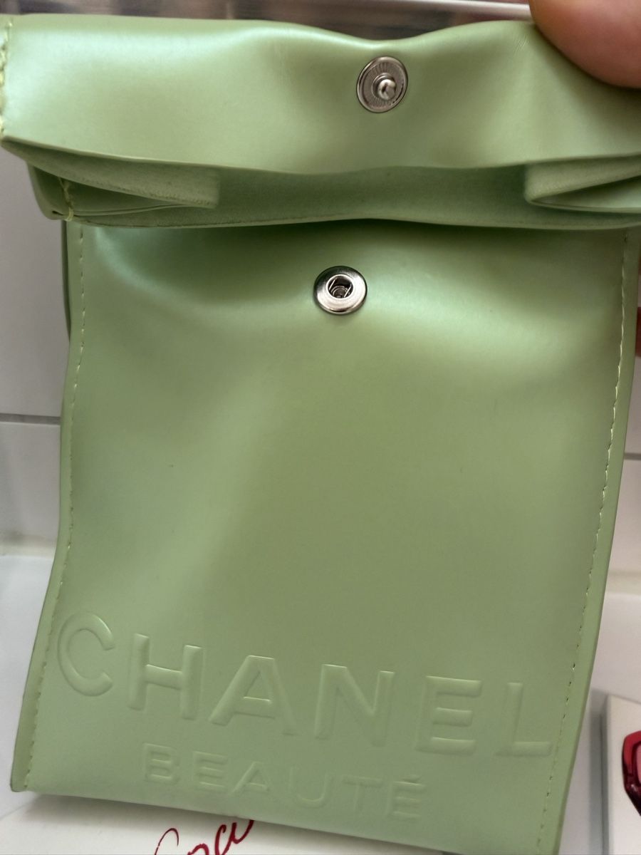 Chanel Kosmetikkoffer: Chanel Beauty bag green – Gebraucht aus Schleitheim von ptksz 3