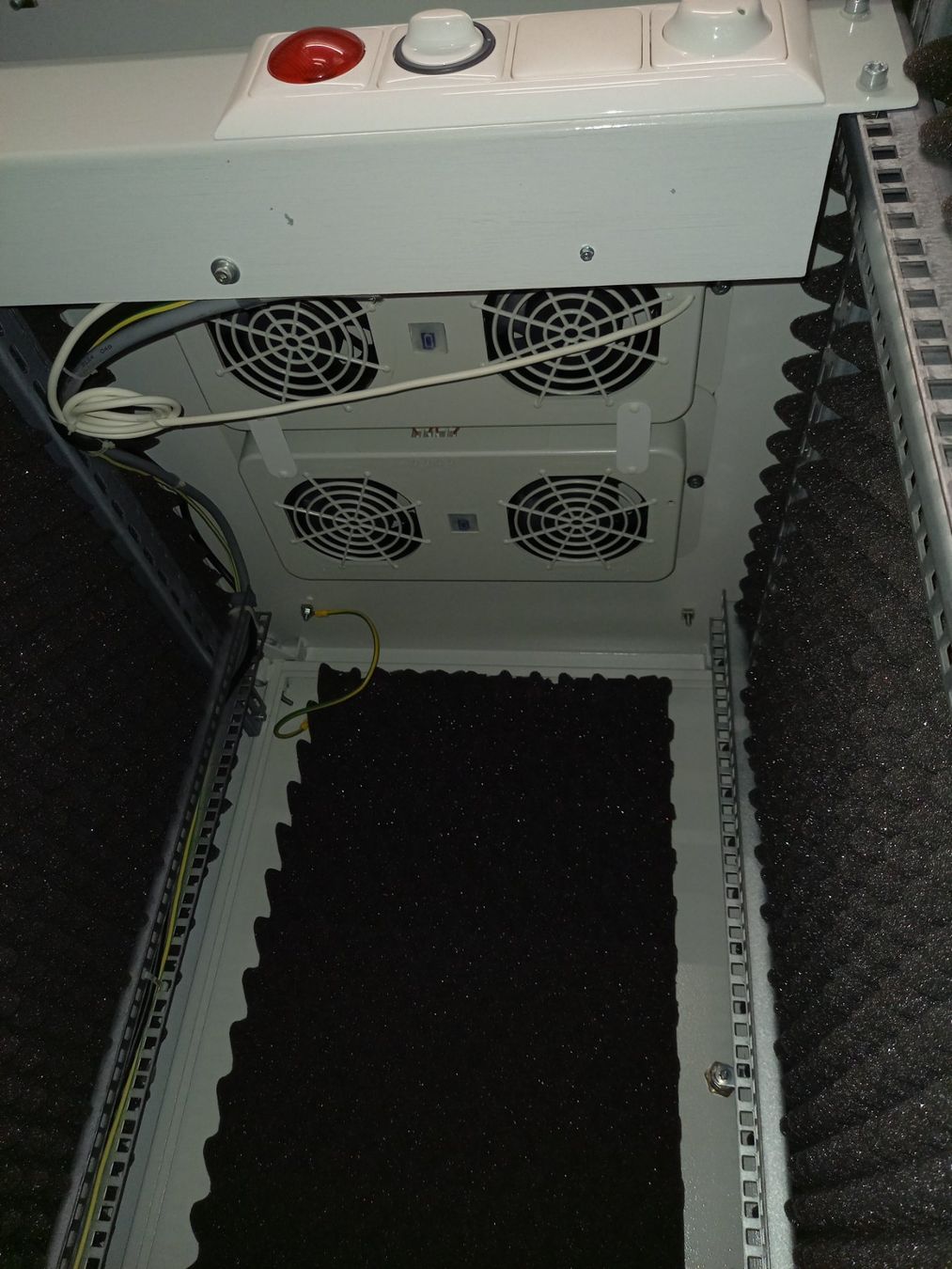 Racks & Cavalletti: RACK 19" 44HE PER STUDIO AUDIO-VIDEO, SERVER, INSONORIZZATO – Nuovo e nell'imballaggio originale da Porza venduto da alba55 6