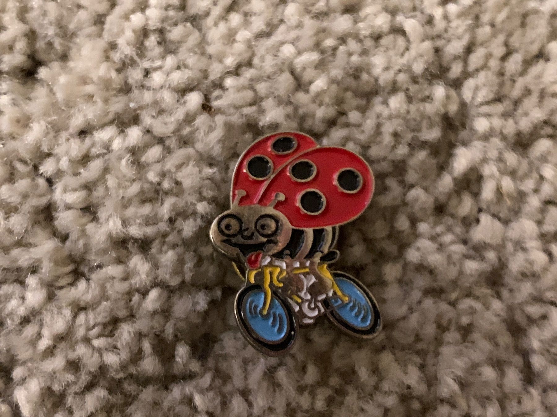 Placchette & Badge: Pin Glückskäfer Blick Velo – Nuovo e nell'imballaggio originale da Oberweningen venduto da Jogi2
