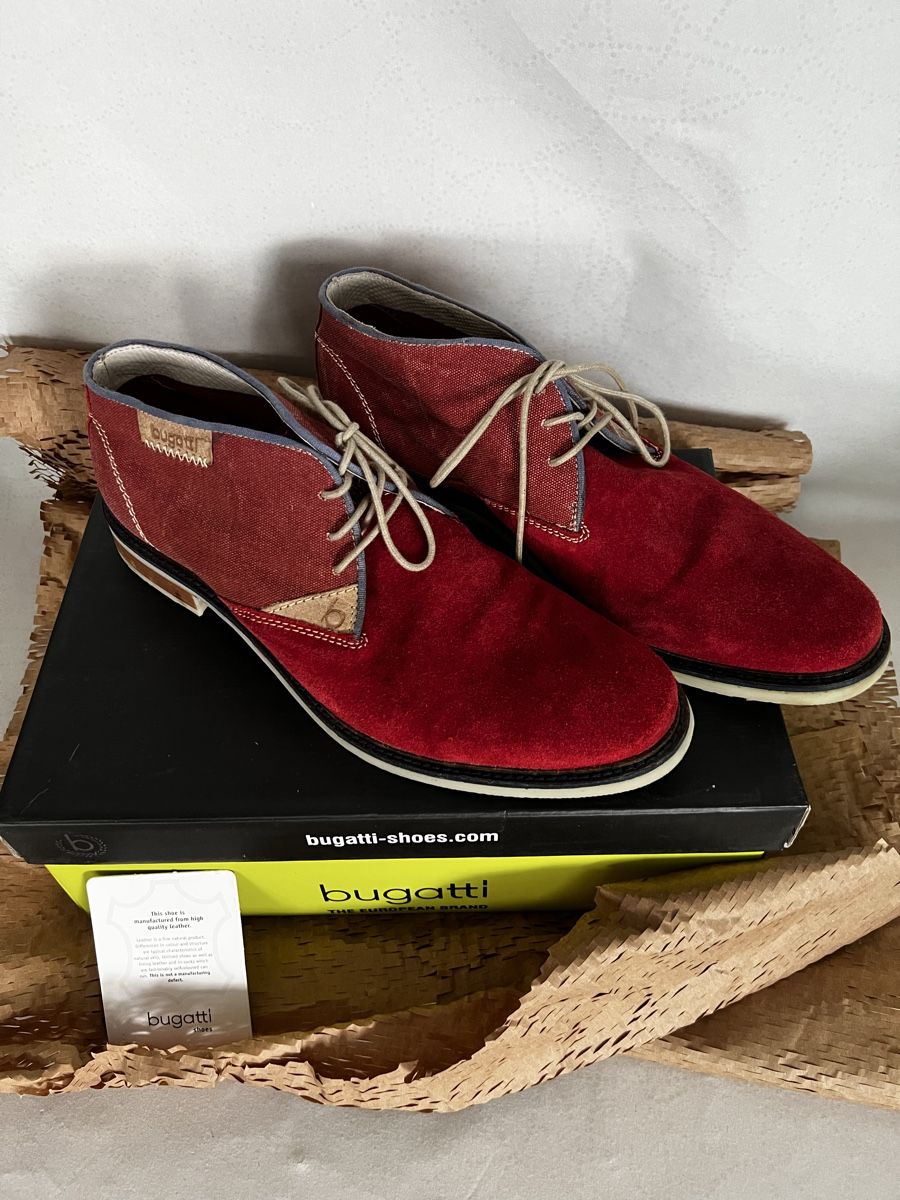 Scarpe da uomo: 45 Bugatti Herren Schuhe Rot Wildleder & Denim  – Usato da Moehlin venduto da Balirain