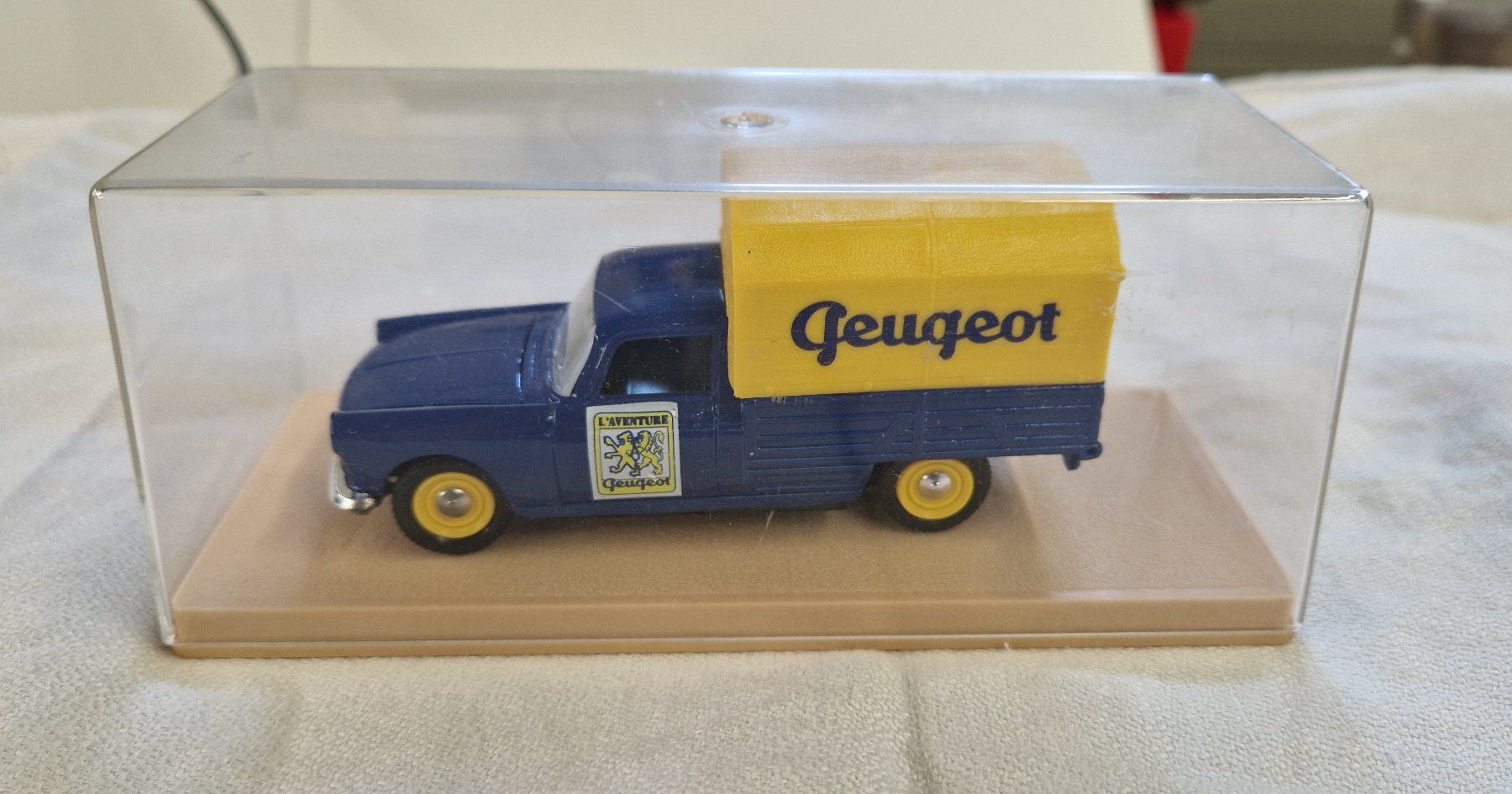Peugeot Modellini d'auto: PEUGEOT 404 PICK UP – Usato da Bilten venduto da Mic2022
