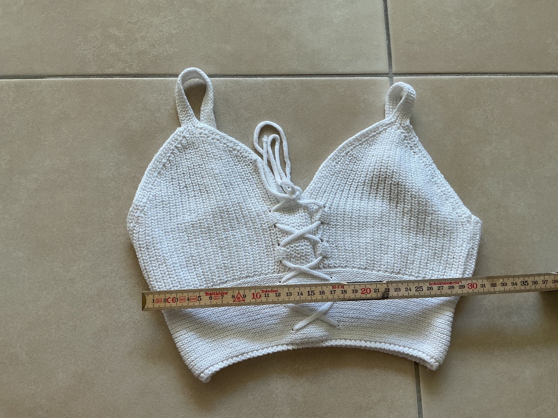 Tops: Crop Top Strick Weiss Schnürung – Gebraucht aus Frauenfeld von Stehojen 2